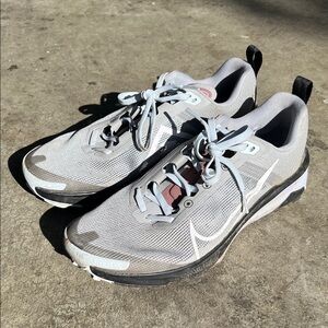 Men’s Nike Kiger 9 Trail Shoes size 8